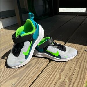 NWOT - Nike Toddler Revolution 7 Running Shoes - Green & Teal - Size 10C